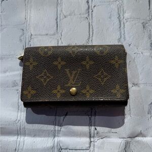 Louis Vuitton Monogram Canvas Trésor Wallet